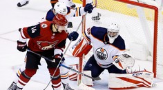 NHL: Pánik debutoval v drese Arizony, Coyotes podľahli Edmontonu so Sekerom 2:4