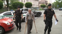 Dôchodca dobodal svoju 25-ročnú manželku