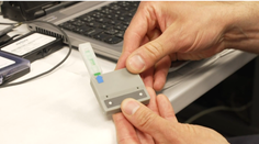 Prelomový vynález českých vedcov. Test dokáže za pár minút odhaliť pohlavnú chorobu z kvapky moču