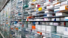 Európska komisia predstavila 10 možných liekov na liečbu ochorenia covid-19