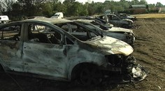 Hasiči prezradili možné príčiny požiaru, ktorý zničil 52 vozidiel