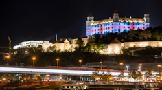 Slovensko si uctilo Alžbetu II. Bratislavský hrad nasvietili britskou vlajkou na počesť kráľovnej