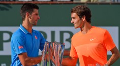Djokovič má 50. titul! Aj vďaka Federerovi