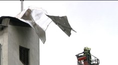 Silný vietor potrápil Michalovce. Z kostola strhol strechu