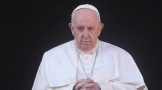 Pápež vyzval veriacich, aby sa modlili za jeho „veľmi chorého“ predchodcu Benedikta XVI.