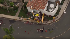 Do obytnej štvrti v Kalifornii sa zrútila helikoptéra, o život prišli traja ľudia