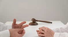 Pre strach zo svojej manželky klamal polícii. Teraz mu hrozí 8 rokov väzenia