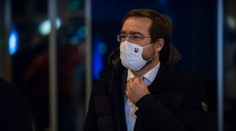 Pozitivita klesá, no nedarí sa znížiť počet hospitalizovaných