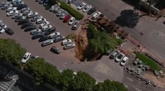 VIDEO: Pred klinikou v Izraeli sa otvorila zem, pohltila niekoľko áut