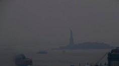 Východné pobrežie USA zahalil sivý opar. Spôsobili ho rozsiahle požiare