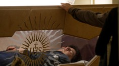 Cirkev ukázala telo 14 rokov mŕtveho chlapca. Pápež nevidí prekážky vyhlásiť ho za svätého