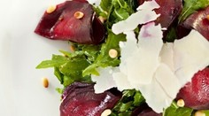 Cviklovo-rukolový šalát s parmezánom - Recept od vás pre vás