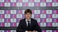 Syn legendárneho Petra Čecha ide v šľapajach otca. V Anglicku podpísal profesionálny kontrakt