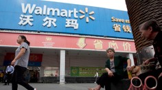 Muž zabil sekáčom v obchodnom dome Walmart dvoch ľudí a 9 ďalších zranil