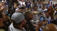 Repete po siedmich rokoch: Bujaré oslavy v šatni i uliciach Pittsburghu