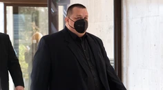 Mikas ľuďom radí, aby išli do volebných miestností s rúškom alebo respirátorom