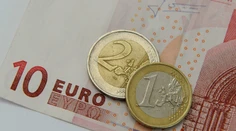 Pracujúci by si mali prilepšiť o 200 eur ročne. S návrhom prichádza Most-Híd