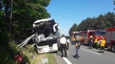 Na českej diaľnici D35 havaroval autobus, hlásia 25 zranených