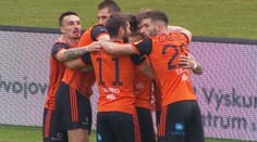 VIDEO: Ružomberok vo víťaznej eufórii. K trom bodom v Podbrezovej pomohla veľká chyba brankára