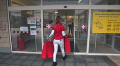 V najväčšej detskej nemocnici museli aj cez sviatky zostať desiatky detí. Takto to tam vyzeralo