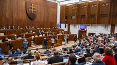 Najmladšia kandidujúca strana má v priemere 41 rokov, najstaršia 58