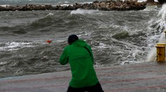 Grécko sužuje víchrica, niektoré ostrovy zostali odrezané od pevniny