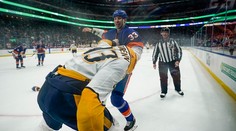 VIDEO: Chára sa na ľade pobil s Treninom, dostal trest