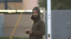 VIDEO: Bizarný prípad z USA. Reportér práve opisoval vzhľad páchateľa vlámaní, ten sa objavil za ním