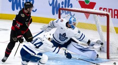 Frajer na záver: Brankár Toronta privádzal ruského útočníka do zúfalstva. Dvakrát mu ukradol z hokejky gól
