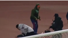 VIDEO: Na trávniku zrazu vypukol absolútny chaos. Hromadnú bitku v Bolívii ukončil až zásah polície