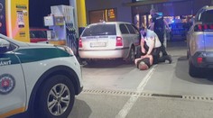 Večerná streľba v Rimavskej Sobote: Tri policajné autá naháňali 65-ročného vodiča