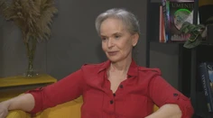 Po revolúcii sa vytratila z televíznych obrazoviek. Petra Vančíková Kolevská sa opäť vracia pred kamery