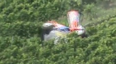 Ako v miešačke! Auto sa kotúľalo dole viničom