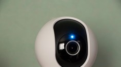 Ľudí špehujú v šatni aj vo verejných sprchách. Kamery vedia ukryť dokonca aj v pohári od kávy