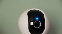 Ľudí špehujú v šatni aj vo verejných sprchách. Kamery vedia ukryť dokonca aj v pohári od kávy