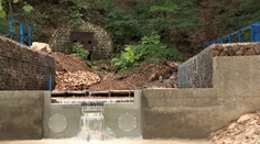 Ťažké mechanizmy pred Krásnohorskou jaskyňou vyvolali vášne. Aktuálne to tam nevyzerá veľmi prívetivo