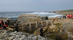 V Španielsku na pláži zahynuli štyria mladí ľudia, ďalší dvaja sú nezvestní