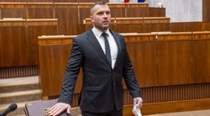 NAKA obvinila poslanca Suju a asistentku europoslanca Uhríka