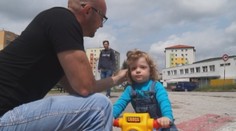 Rodiny s malými deťmi sa tešili predčasne: Rodičovský príspevok zatiaľ vyšší nebude