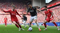 Arsenal bodoval na Anfielde, Nottingham nevyužil zaváhanie Chelsea. Tottenham i Man United opäť naprázdno