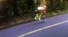 VIDEO: Ťažký pád cyklistky! Otras mozgu a trojitá fraktúra chrbtice