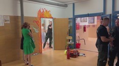 Explózia na prievidzskom gymnáziu: Polícia začala trestné stíhanie, 18-ročný študent má zasiahnutých 5 % tela