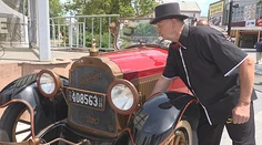 Kúpil ho ako vrak, dnes je jediný v takomto stave na svete. Na Zemplíne obdivujú automobilový unikát