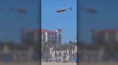 VIDEO: Hrôza pred očami dovolenkárov. Let helikoptéry nad plážou sa skončil desivým pádom