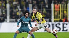 Škriniar zažil vydarený európsky debut za Fenerbahce. Atraktívny súboj je pred odvetou otvorený