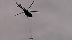 Hororové video z východu Slovenska! Z vrtuľníka "odpadlo" nebezpečné bremeno