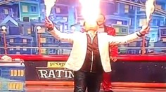 Moderátor začal horieť v priamom prenose