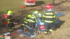 FOTO: Tragická nehoda za obcou Blatník. Vodič (†65) zahynul na pravé poludnie pri zrážke s nákladiakom