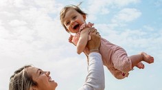 Iba 10-mesačné dievčatko trpí vzácnym ochorením. Jeho telo sa postupne mení na sochu