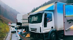 FOTO+VIDEO: Dopravná nehoda na Donovaloch. Kamionista dostal šmyk, čelne sa zrazil s odťahovkou